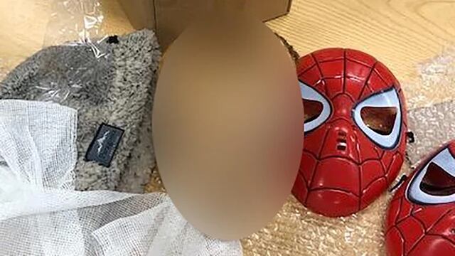 El contenido encontrado en la caja que tenía destino a Estados Unidos.