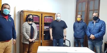 el Movimiento Vecinal de Tres Arroyos donó al Centro Municipal de Salud cuatro cascos CPAP
