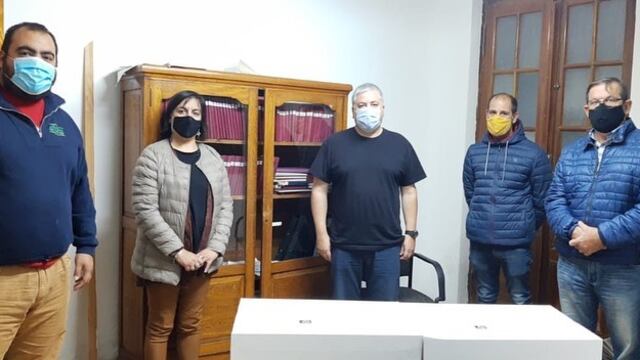 el Movimiento Vecinal de Tres Arroyos donó al Centro Municipal de Salud cuatro cascos CPAP