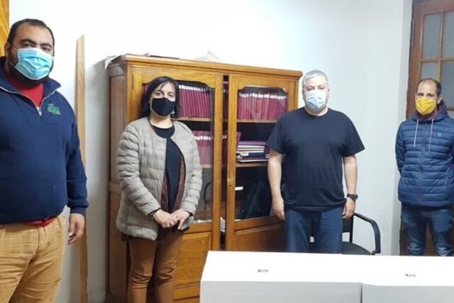 el Movimiento Vecinal de Tres Arroyos donó al Centro Municipal de Salud cuatro cascos CPAP