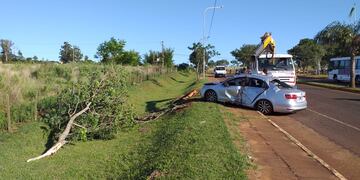 Accidente de tránsito en el acceso Oeste de Posadas dejó al conductor internado.