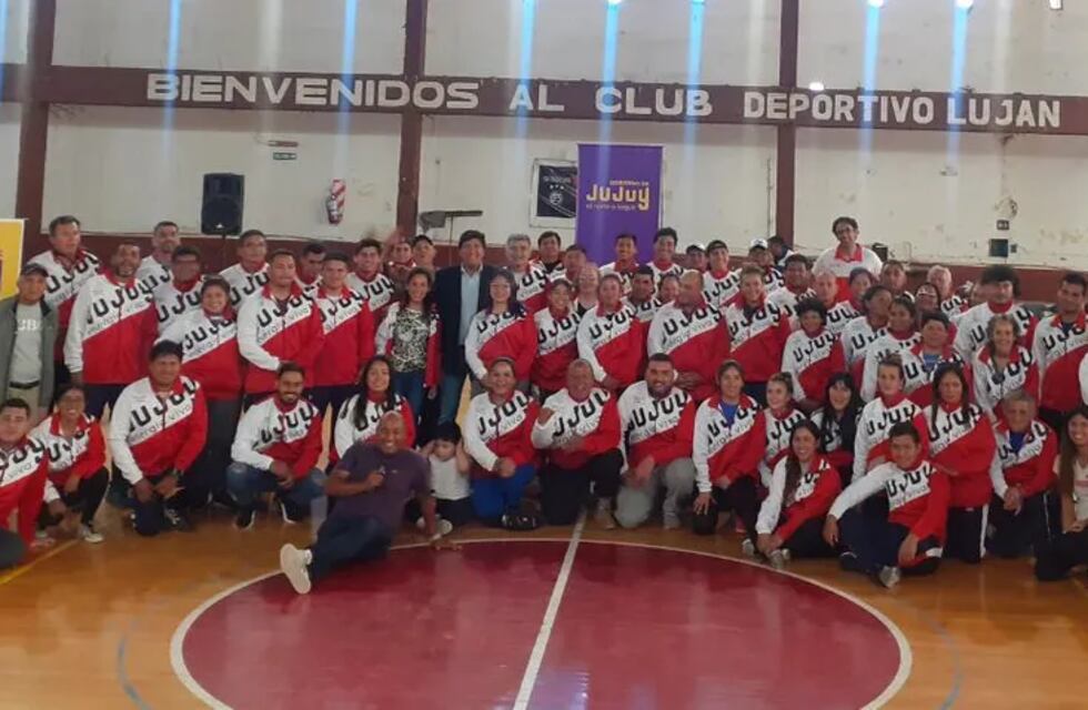Juegos Evita: deportistas de la provincia recibieron indumentaria por parte del Ministerio de Desarrollo Humano