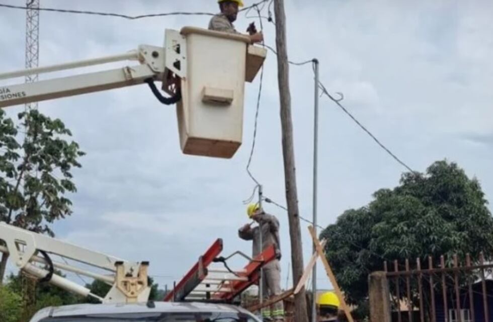 Puerto Iguazú: regularizan conexiones de energía eléctrica