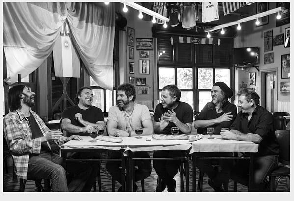 Los Caballeros de la Quema volvieron con todo: nuevo disco, show en vivo y un documental en el que repasan sus más de 30 años