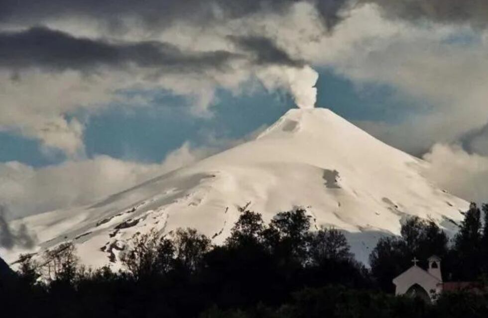 Neuquén bajo alerta por una posible erupción del volcán Villarrica, ubicado en Chile