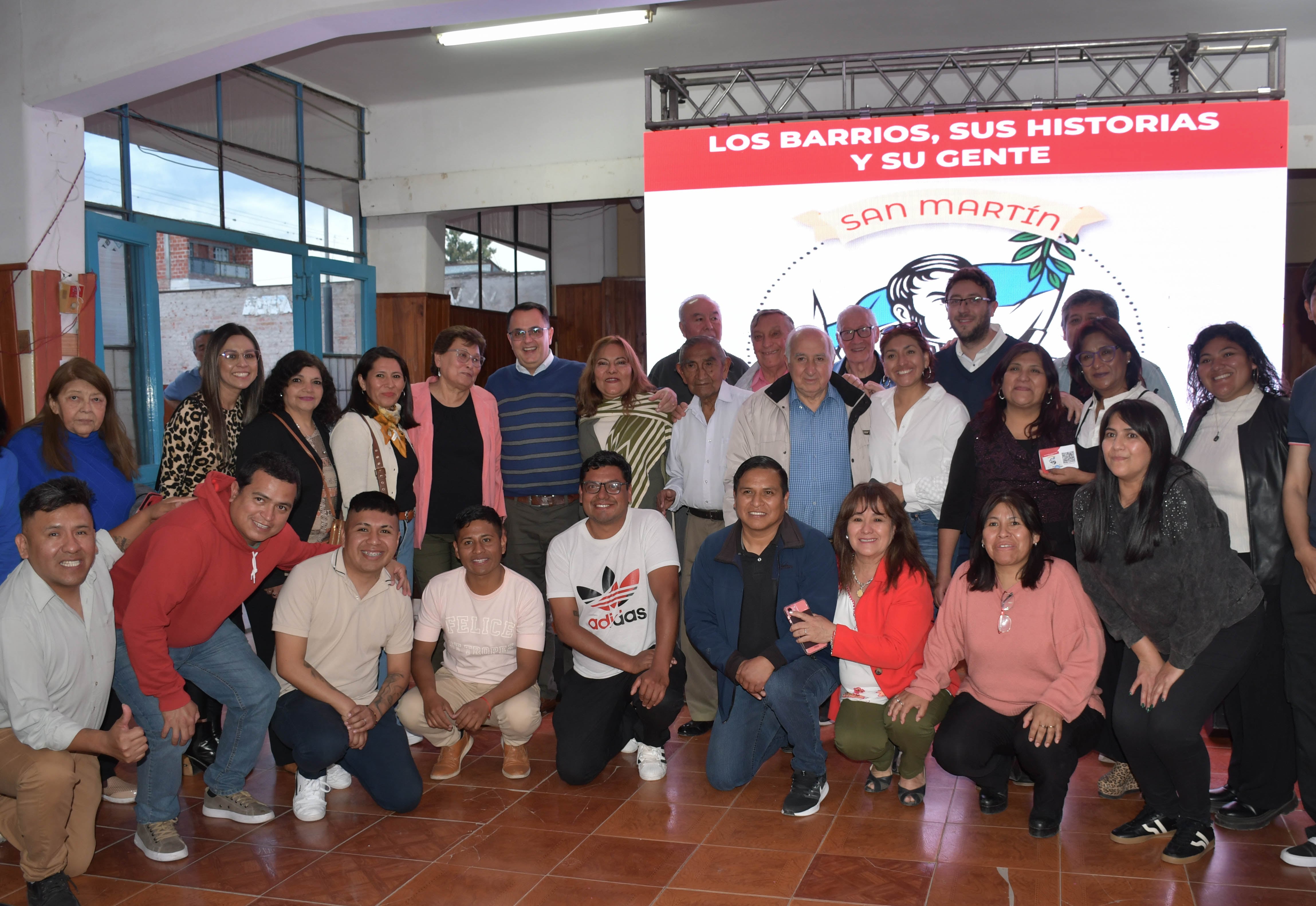 Concejales y vecinos presentaron un libro digital que cuenta la historia del barrio Villa San Martín, uno de los más antiguos de la ciudad.