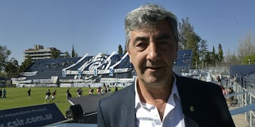 El presidente de Independiente Rivadavia Carlos Castro.