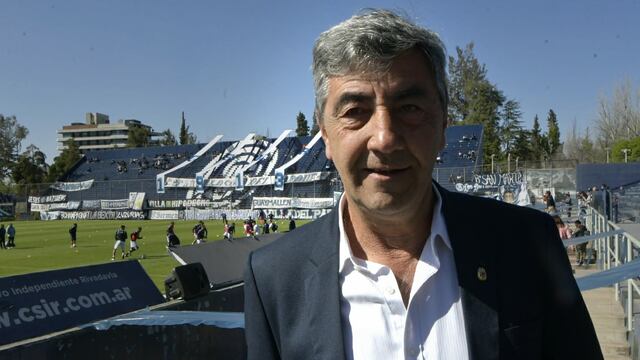 El presidente de Independiente Rivadavia Carlos Castro.