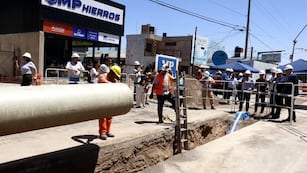 Finalizó la instalación del primer tramo del Nuevo Acueducto en Avenida Cárcano