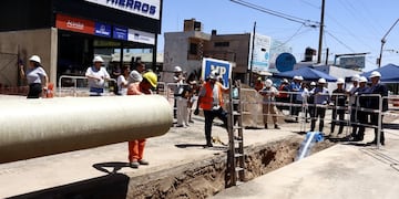 Finalizó la instalación del primer tramo del Nuevo Acueducto en Avenida Cárcano