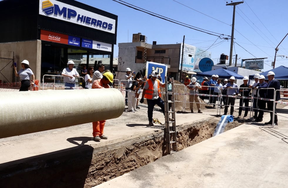 Finalizó la instalación del primer tramo del Nuevo Acueducto en Avenida Cárcano