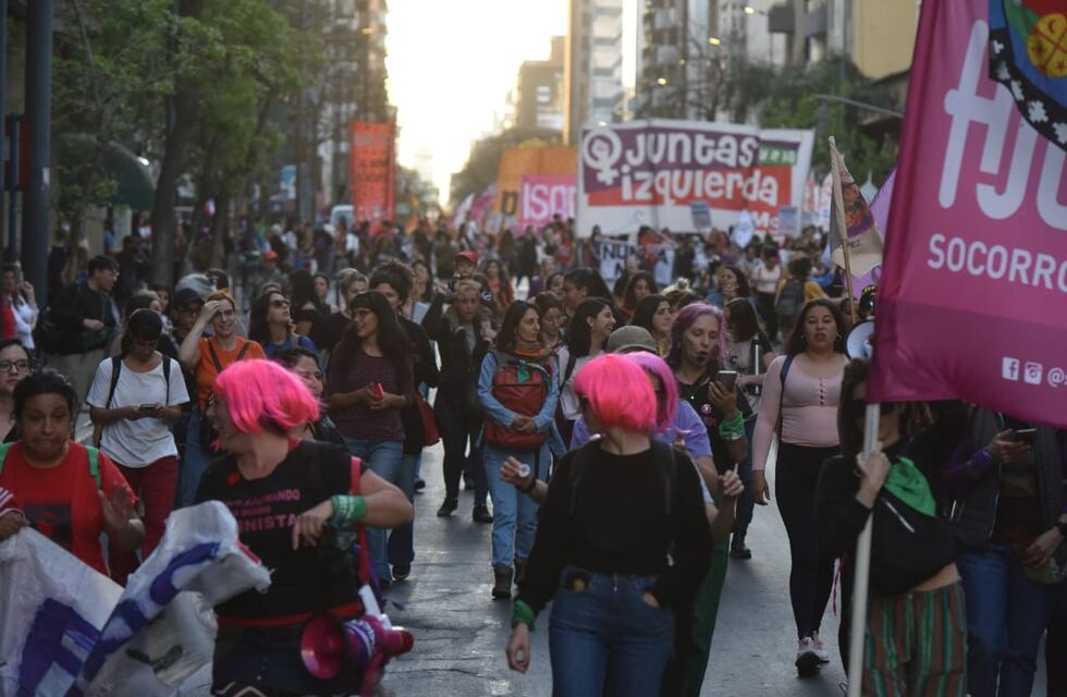 Organizaciones feministas marcharon en el centro de Córdoba por el aborto legal