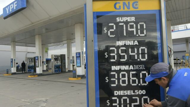 YPF aumentó el precio de los combustibles. Orlando Pelichotti / Los Andes