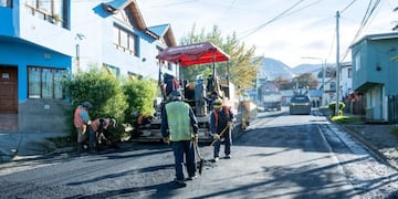La Municipalidad de Ushuaia avanza con el plan de obras, mejorando la infraestructura vial de la ciudad.