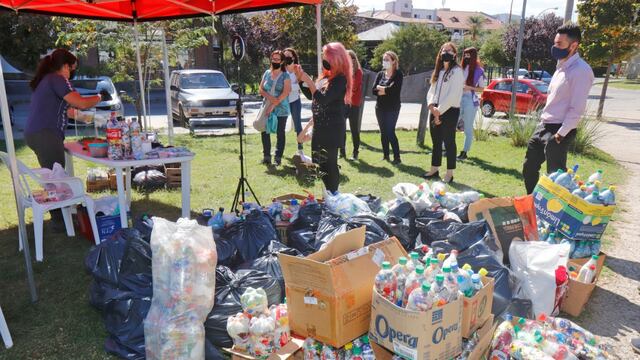 Segunda jornada de "canje de ecobotellas" en Villa Carlos Paz. (Foto: Municipalidad VCP).