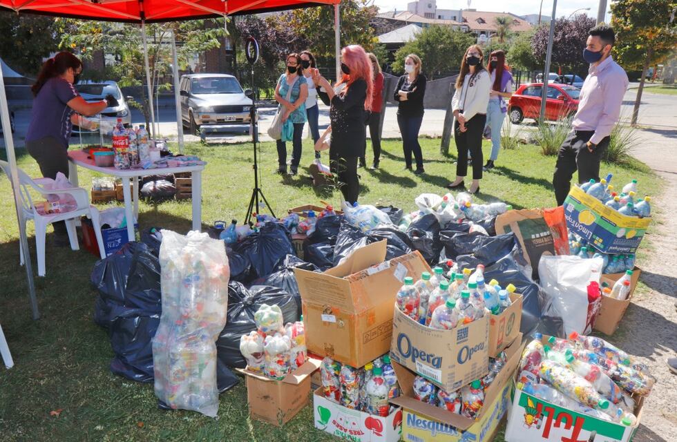 Más vecinos se suman al canje de “ecobotellas” en Carlos Paz