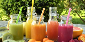 Licuado de naranja: ¿cuál es la diferencia con el jugo exprimido y por qué es más saludable?