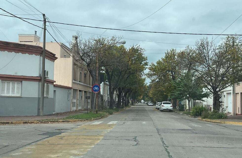 Reclaman por la falta de señalización y mantenimiento vial en ciclovías y ciclocarriles