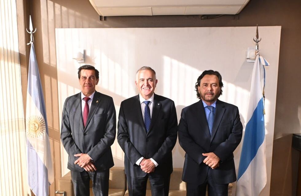 Jaldo recibió a Sadir y Sáenz para abrir la cumbre del bioetanol en Tucumán