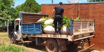Secuestran camión con raídos de yerba robada en Campo Grande.