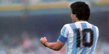 Maradona festejando un gol