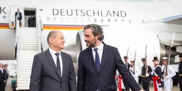 El canciller de Alemania, Olaf Scholz, llegó a la Argentina y fue recibido por su par Santiago Cafiero. - Gentileza