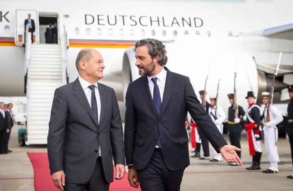 El canciller de Alemania Olaf Scholz llegó al país y fue recibido por Santiago Cafiero