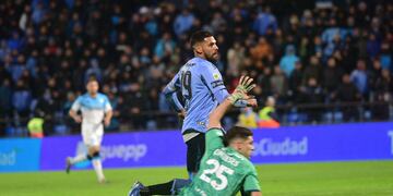 El goleador Franco Jara y un arquero vencido. Se destapó el delantero de Belgrano (Foto: Javier Ferreyra / La Voz).