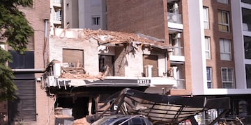 Así quedó el bar de barrio Güemes tras el fatal derrumbe. (La Voz)