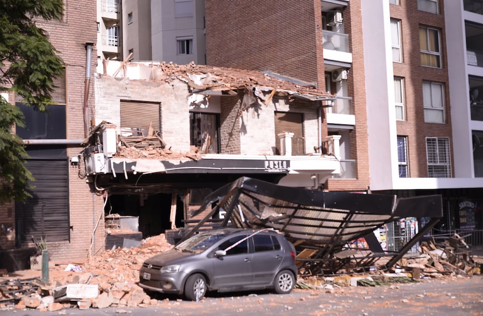 Derrumbe en un bar de Córdoba: desvíos de tránsito y asistencia a vecinos