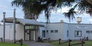 El joven fue trasladado al Hospital Abel Ayerza, donde confirmaron el fatal desenlace. (Cadena Sudeste)