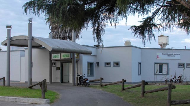 El joven fue trasladado al Hospital Abel Ayerza, donde confirmaron el fatal desenlace. (Cadena Sudeste)