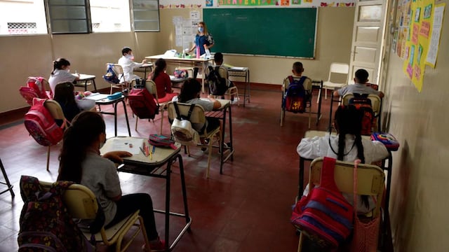 La oposición critica y manifiesta que el gobierno continúa improvisando la vuelta a clases presenciales