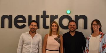 La presidenta del Honorable Concejo Deliberante, Marina Sánchez Herrero, visitó Neutron Aceleradora, junto a las concejales Marianela Romero (UCR) y Marina Santoro (Frente de Todos).