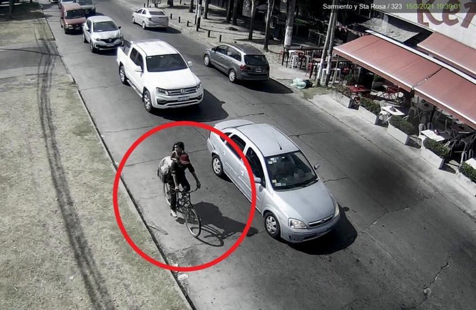 Desaparición de Maia Beloso: un nuevo video muestra a la nena y a su captor en Ituzaingó