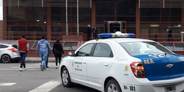 Tribunales de Concepción del Uruguay con móvil policial