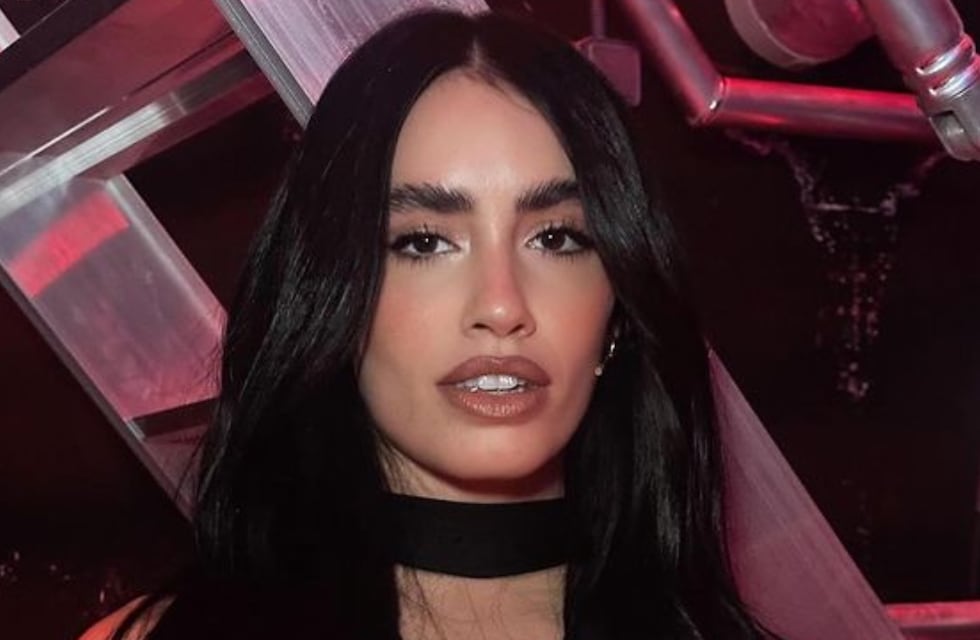 En corset ultra escotado y pantalón oversize, Lali Espósito sorprendió en el concierto de Dillom