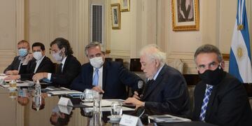 Alberto Fernández se reunió con ministros para evaluar medidas para contener la nueva variante de coronavirus