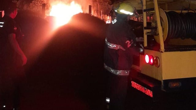Un incendio destruyó por completo una vivienda en el kilómetro 1 de Eldorado.