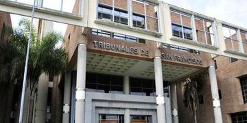 El juicio se desarrolla con la modalidad de video llamada en los tribunales de San Francisco. (La Voz / Archivo)