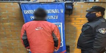 El hombre está acusado de agredir a vecinos con una escopeta.