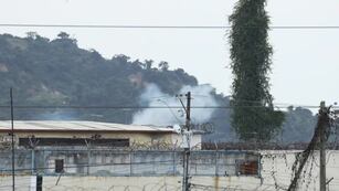 Desde el fin de semana se registraron violentos episodios en la Penitenciaría del Litoral, Ecuador. Foto: EFE / Jonathan Miranda.