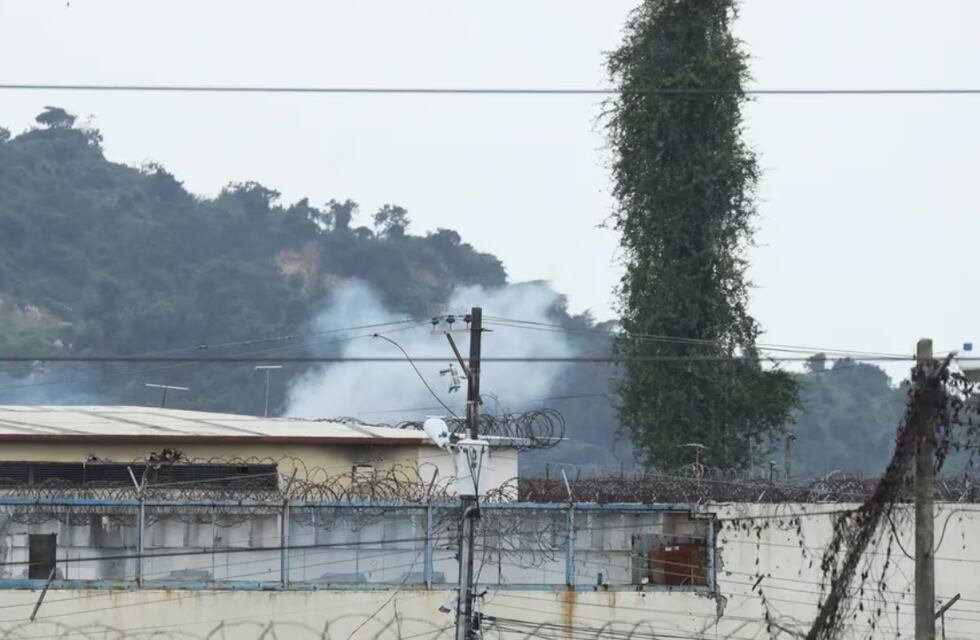 Masacre en Ecuador: 6 muertos, 90 guardias retenidos y huelga de hambre tras sangrientos enfrentamientos en una cárcel