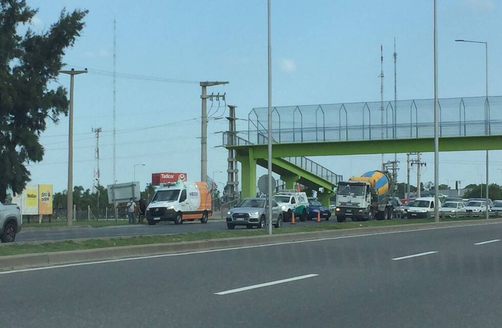 Dos accidentes en avenida Circunvalación, demoran el tránsito en la zona