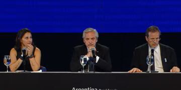 La reacción de Alberto Fernández cuando Tristán Bauer habló sobre la "proscripción" de Cristina Kirchner. Foto: Corresponsalía.