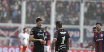 Carranza se equivocó y vio la tarjeta roja.