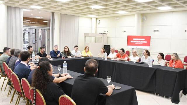 Encuentro entre la Comisión de Comercio y Servicios del CCIRR y funcionarios del Ejecutivo