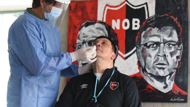 El Mono Burgos asumió como DT de Newell's (@Newells)