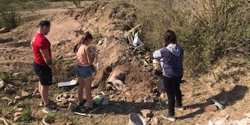 Los integrantes de la ONG encontraron al caballo semienterrado y ya muerto. (Villa María Vivo)