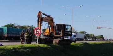 La retroexcavadora que le hizo perder un pie a un joven en el ingreso sur de Rafaela